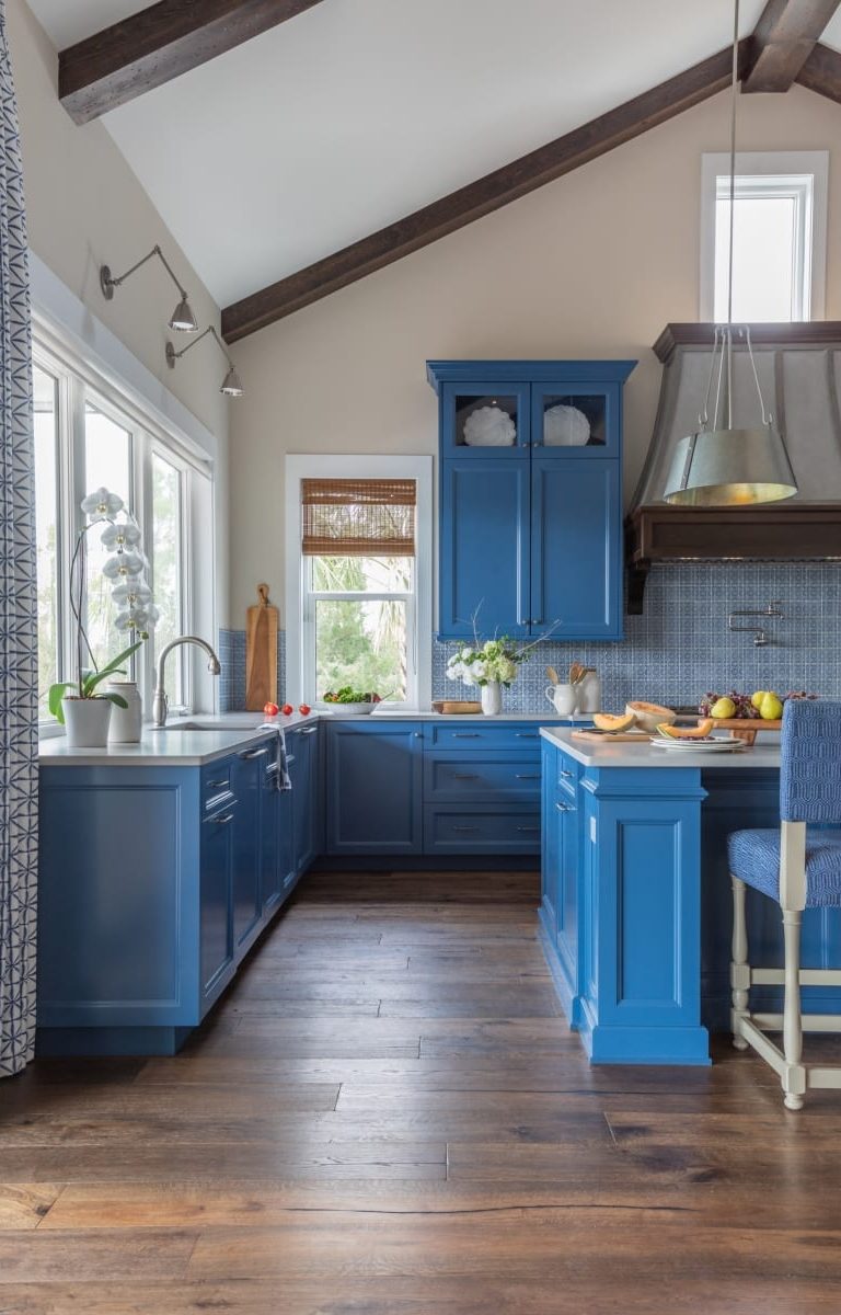 Kitchen with blue furnishings