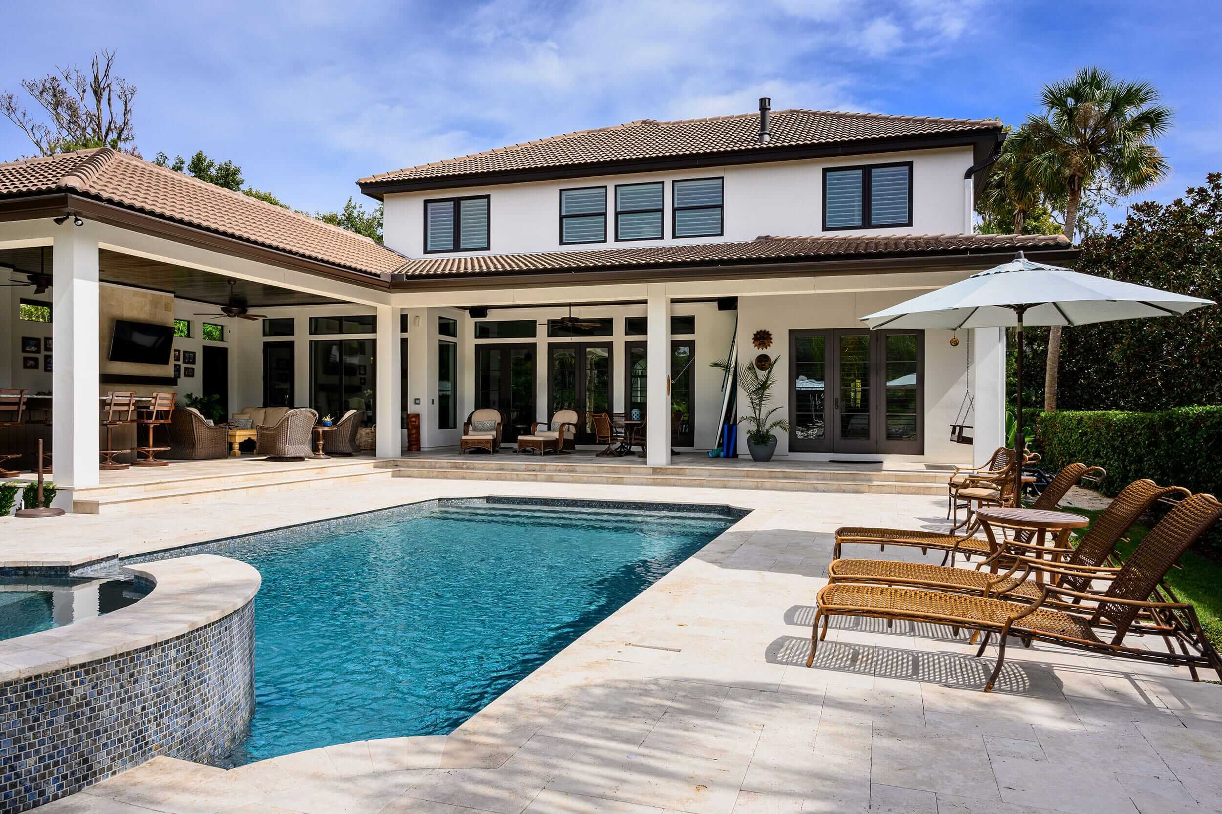 Luxurious house with a swimming pool and outdoor lounge area.