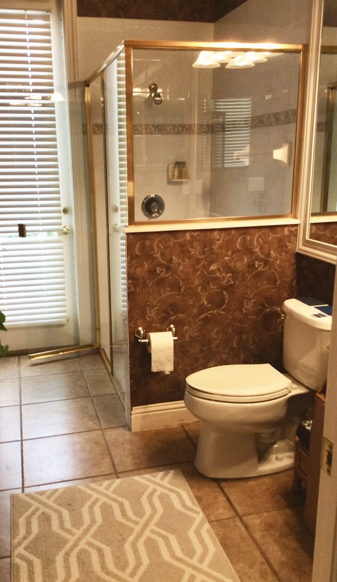 bathroom before renovation